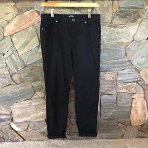Black cropped pants